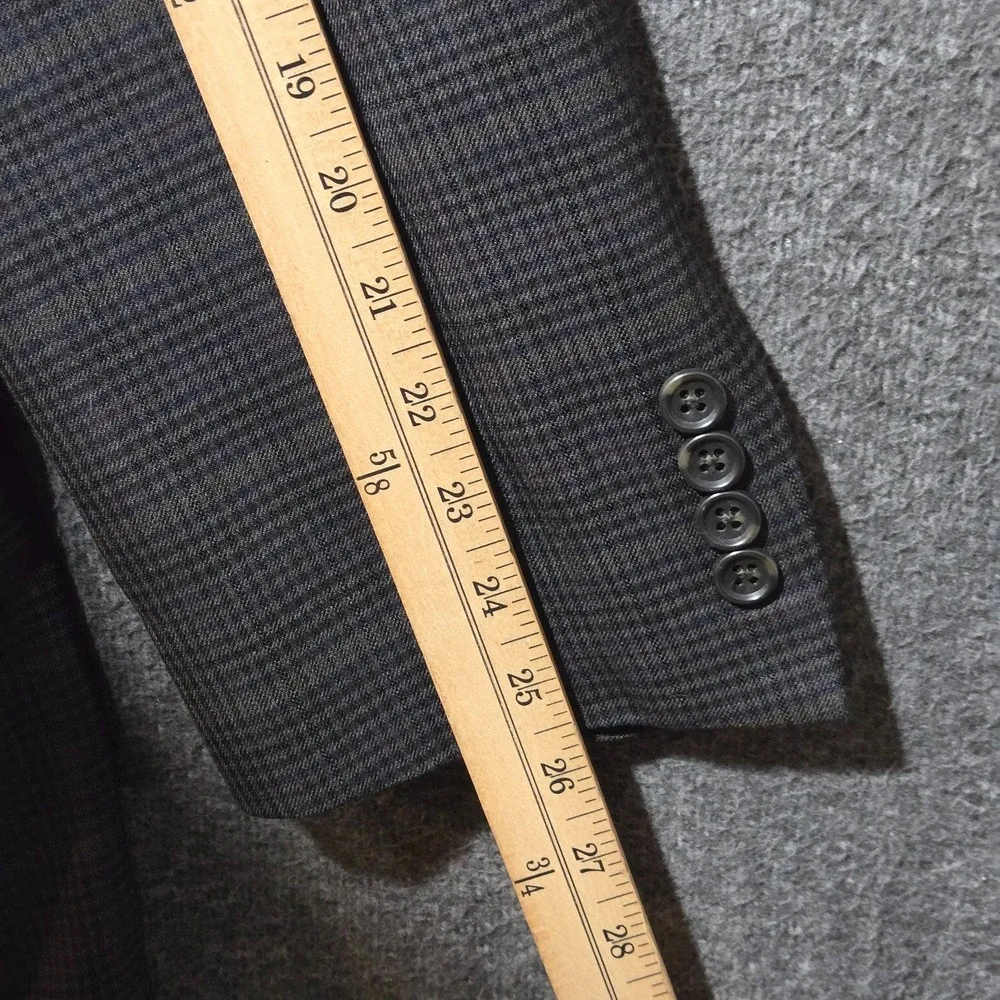 Jos A Bank Signature Sport Coat 48R Gray Windowpane Plaid Wool And Silk Blazer